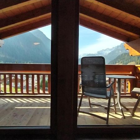 Hotel Flora Alpina Campitello di Fassa Esterno foto