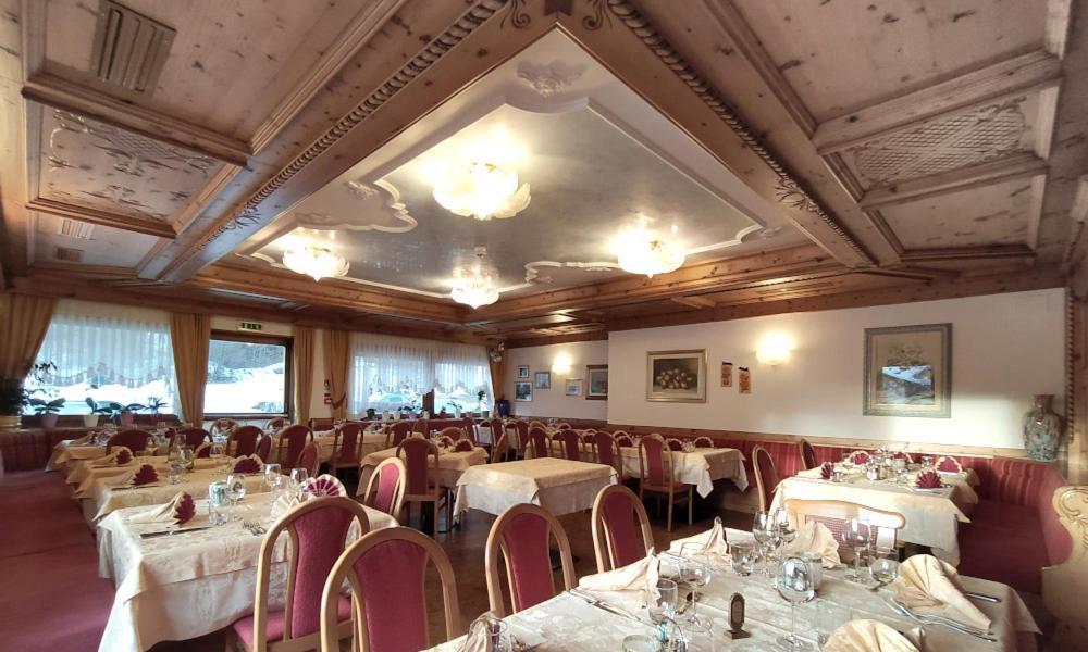 Hotel Flora Alpina Campitello di Fassa Esterno foto