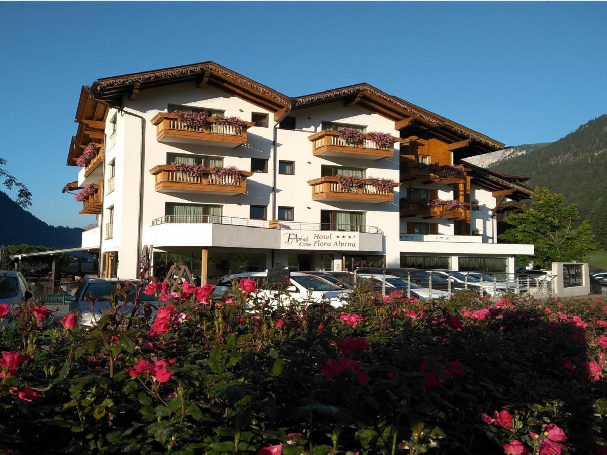 Hotel Flora Alpina Campitello di Fassa Esterno foto