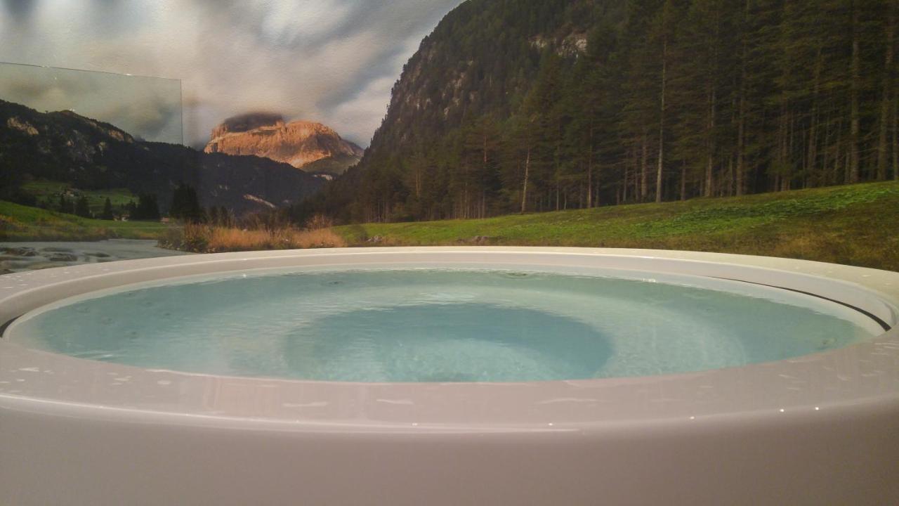 Hotel Flora Alpina Campitello di Fassa Esterno foto