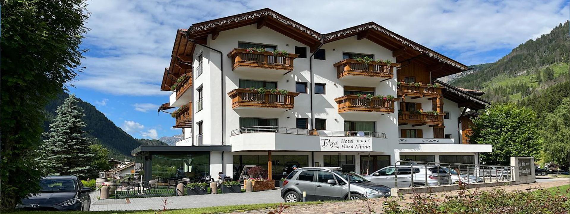 Hotel Flora Alpina Campitello di Fassa Esterno foto