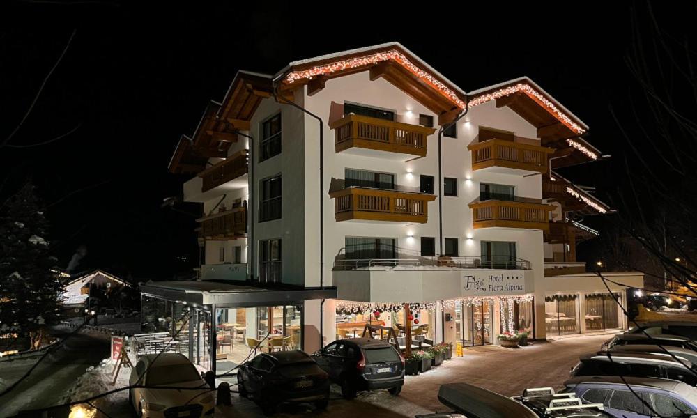 Hotel Flora Alpina Campitello di Fassa Esterno foto