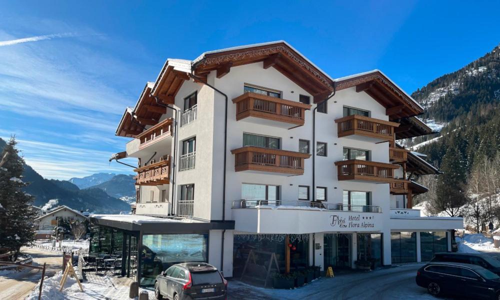 Hotel Flora Alpina Campitello di Fassa Esterno foto
