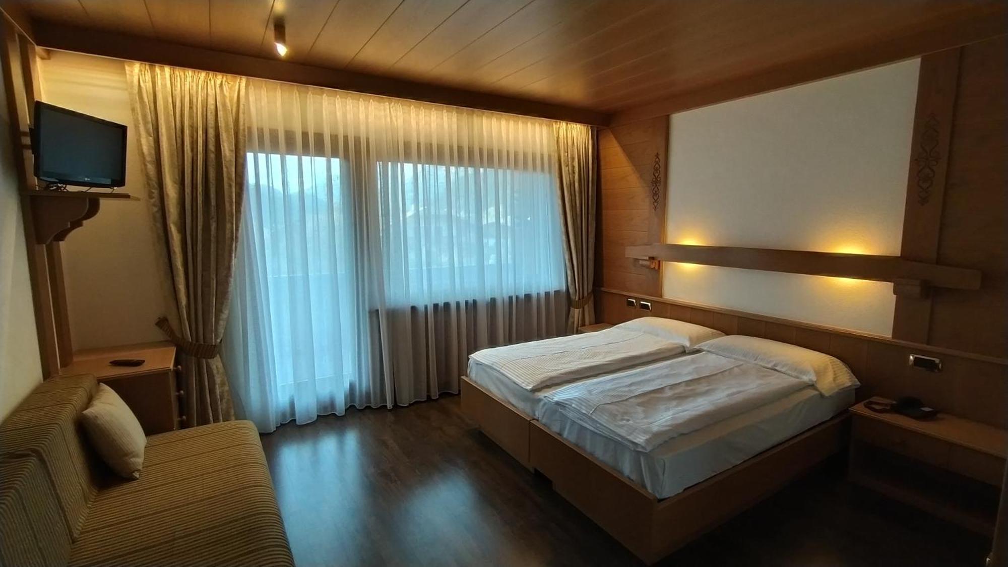 Hotel Flora Alpina Campitello di Fassa Esterno foto