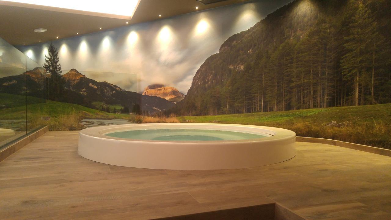 Hotel Flora Alpina Campitello di Fassa Esterno foto